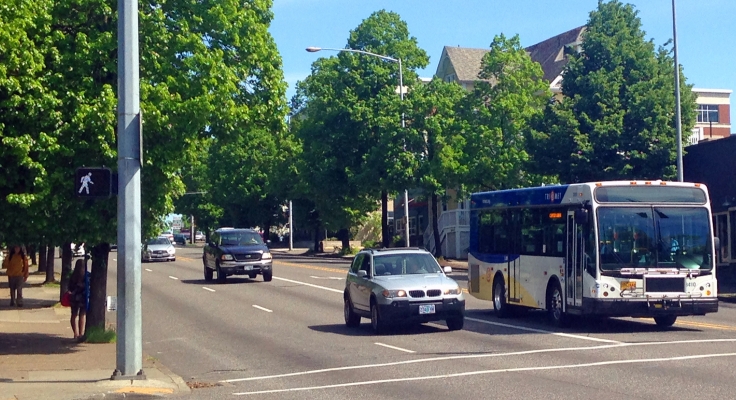 912 Bus at Intersection (edited).jpg