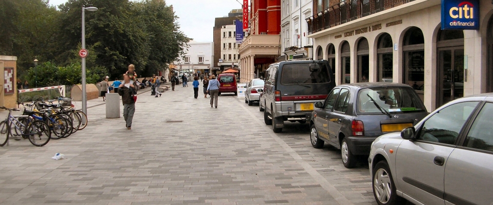 New_Road,_Brighton_-_shared_space.jpg